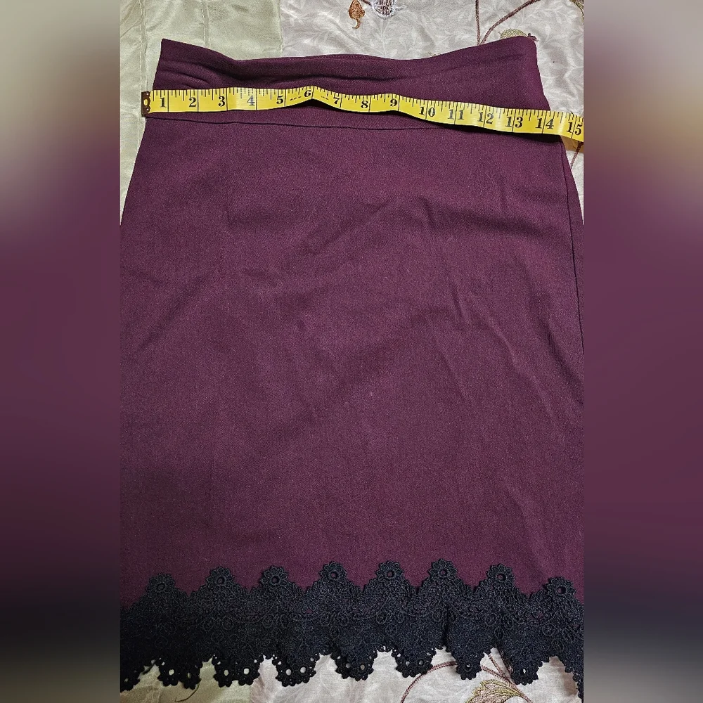 Joe B. by Joe Benbasset Burgundy Skirt Black Lace Hem Size Medium Office Work